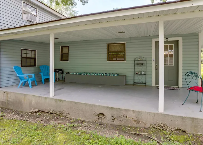 'The Lakehouse' Lovely Wappapello Country Home!