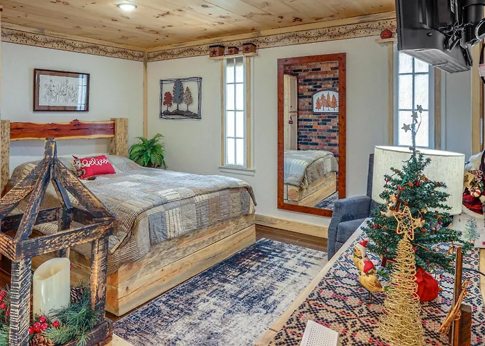 Walk To Current River: Ozarks Adventure Home!