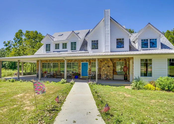 Spacious & Secluded Shook Home W/ Private Hot Tub!